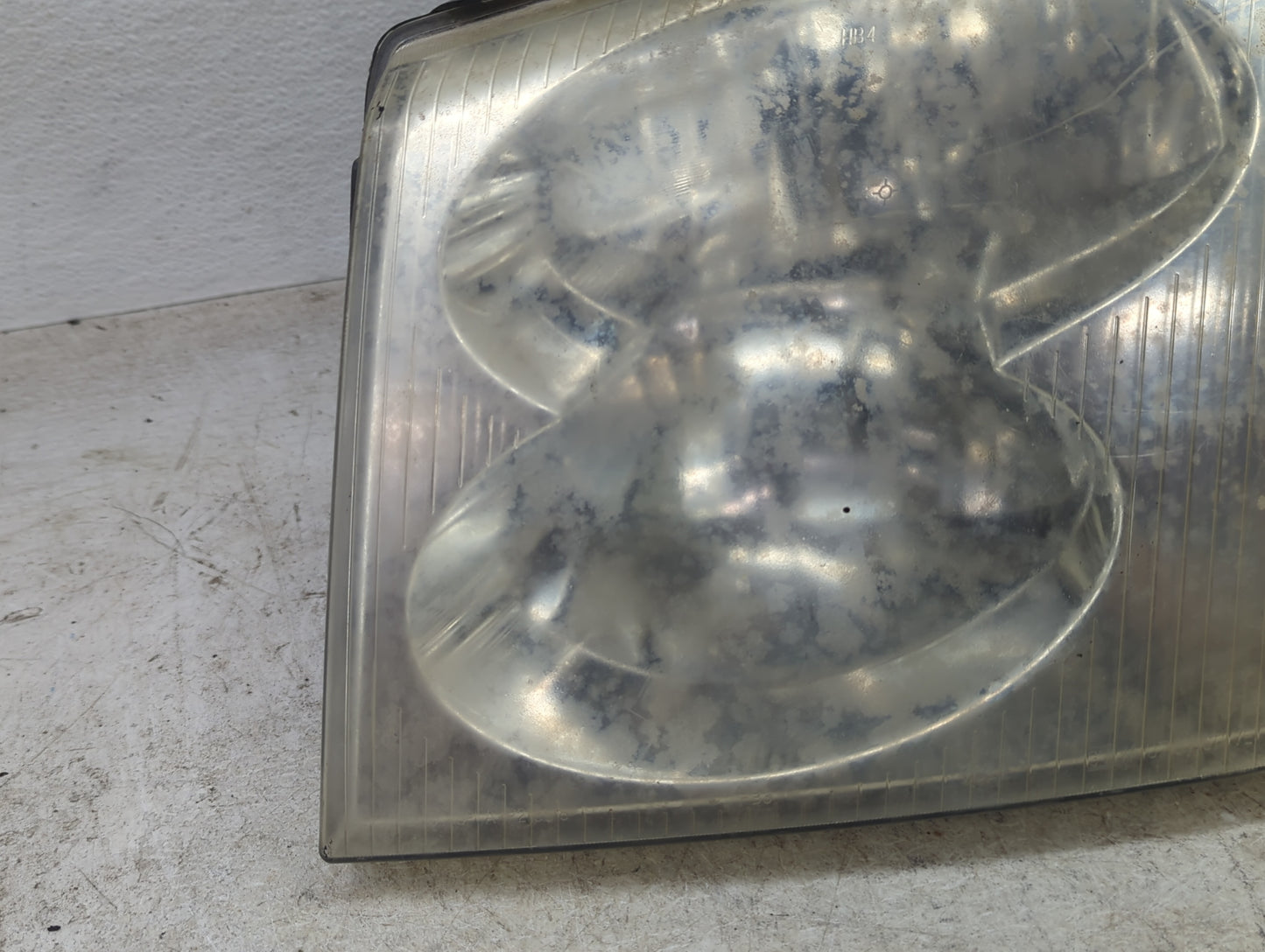 2002-2009 Gmc Envoy Driver Left Oem Head Light Headlight Lamp - Oemusedautoparts1.com