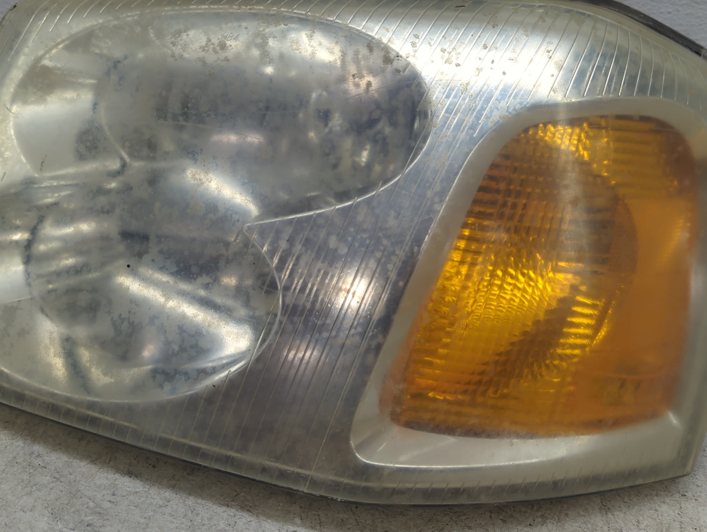 2002-2009 Gmc Envoy Driver Left Oem Head Light Headlight Lamp - Oemusedautoparts1.com