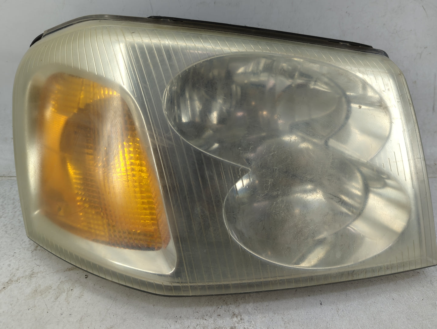 2002-2009 Gmc Envoy Passenger Right Oem Head Light Headlight Lamp - Oemusedautoparts1.com