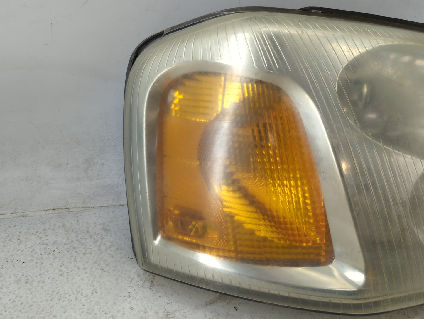 2002-2009 Gmc Envoy Passenger Right Oem Head Light Headlight Lamp - Oemusedautoparts1.com