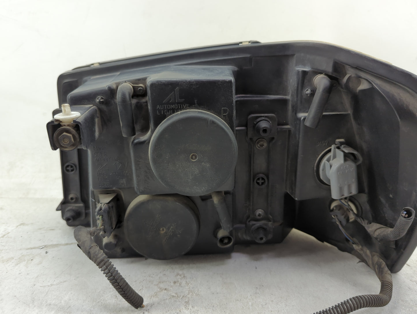 2002-2009 Gmc Envoy Passenger Right Oem Head Light Headlight Lamp - Oemusedautoparts1.com