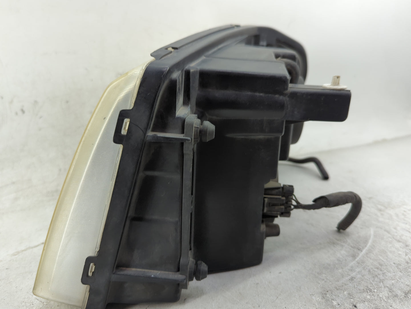 2002-2009 Gmc Envoy Passenger Right Oem Head Light Headlight Lamp - Oemusedautoparts1.com