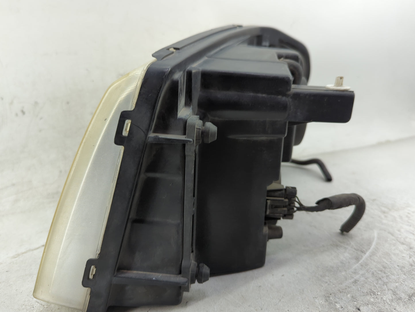 2002-2009 Gmc Envoy Passenger Right Oem Head Light Headlight Lamp - Oemusedautoparts1.com