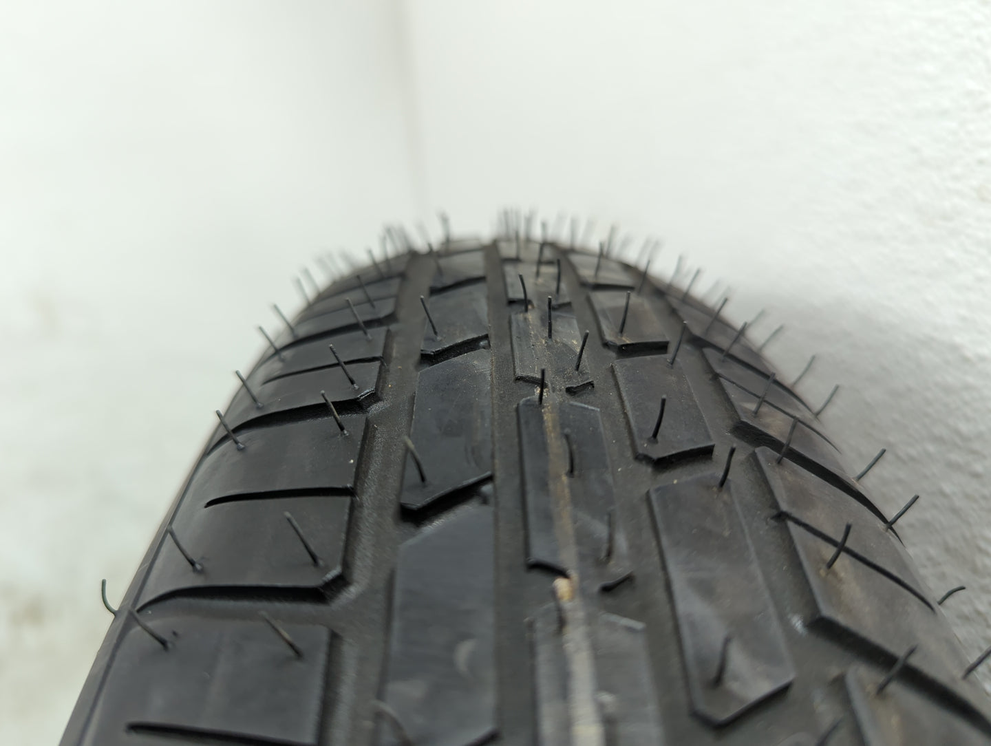 2002-2009 Gmc Envoy Spare Donut Tire Wheel Rim Oem - Oemusedautoparts1.com