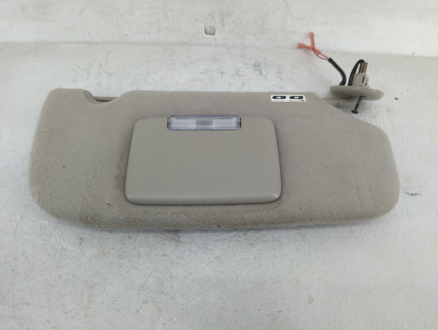 2005-2007 Gmc Envoy Sun Visor Shade Replacement Passenger Right Mirror Fits Fits 2005 2006 2007 OEM Used Auto Parts - Oemuse