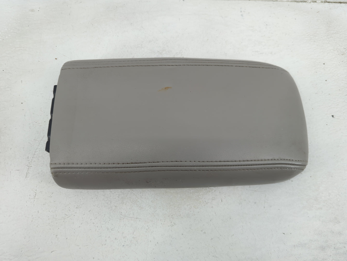 2005 Gmc Envoy Center Console Armrest Cover Lid Fits OEM Used Auto Parts - Oemusedautoparts1.com