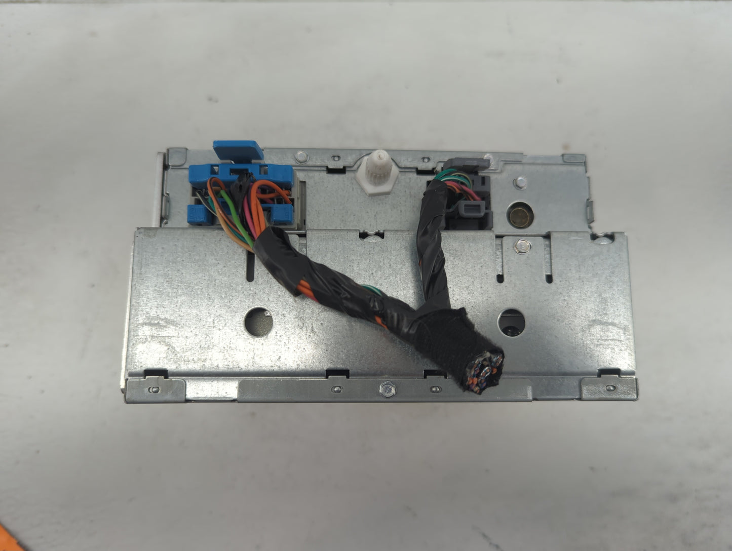 2002-2005 Gmc Envoy Radio AM FM Cd Player Receiver Replacement Fits Fits 2002 2003 2004 2005 OEM Used Auto Parts - Oemusedau