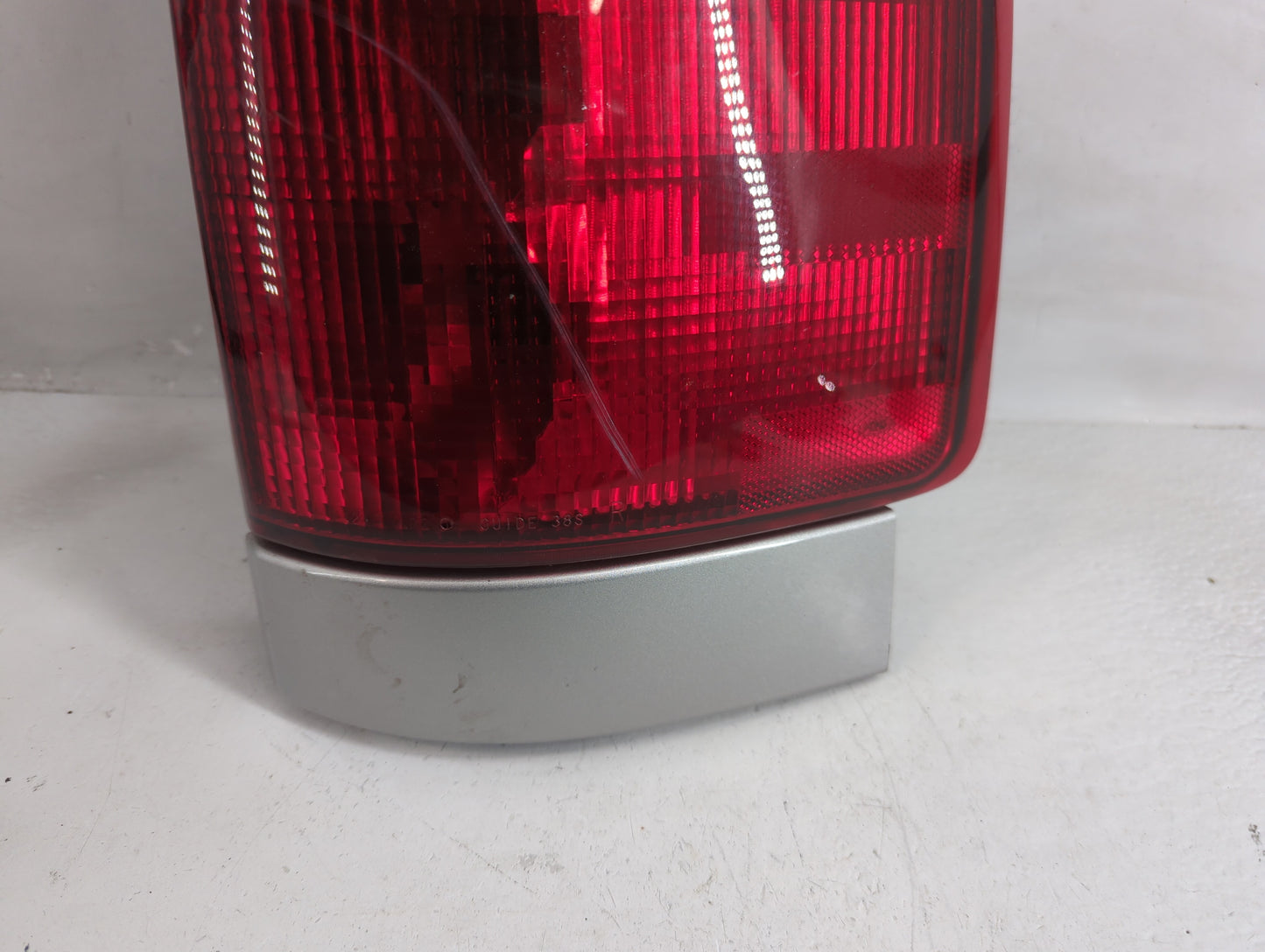 2002-2006 Gmc Envoy Xl Tail Light Assembly Passenger Right OEM P/N:15131577 Fits Fits 2002 2003 2004 2005 2006 2007 2008 200