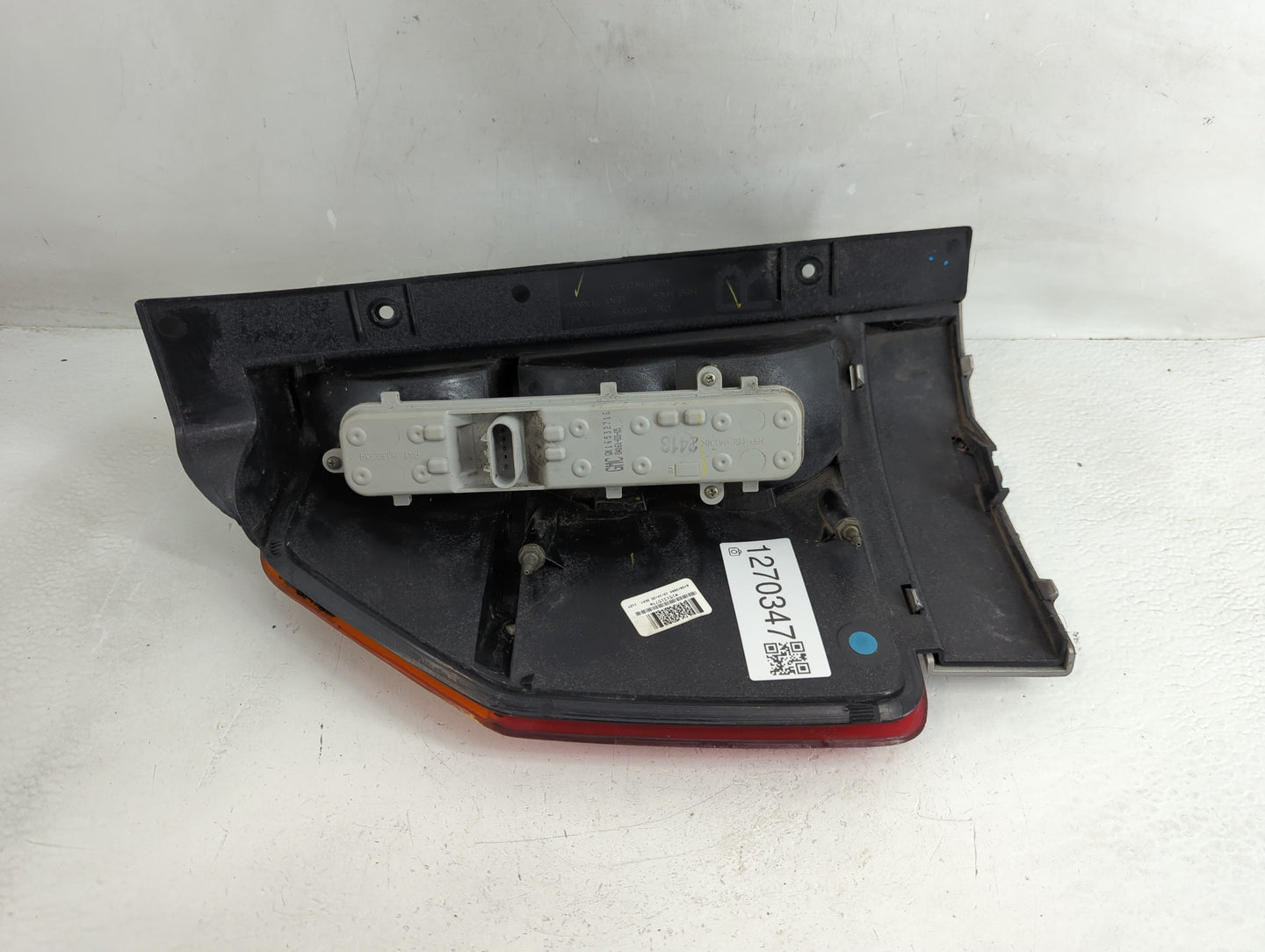 2002-2006 Gmc Envoy Xl Tail Light Assembly Passenger Right OEM P/N:15131577 Fits Fits 2002 2003 2004 2005 2006 2007 2008 200