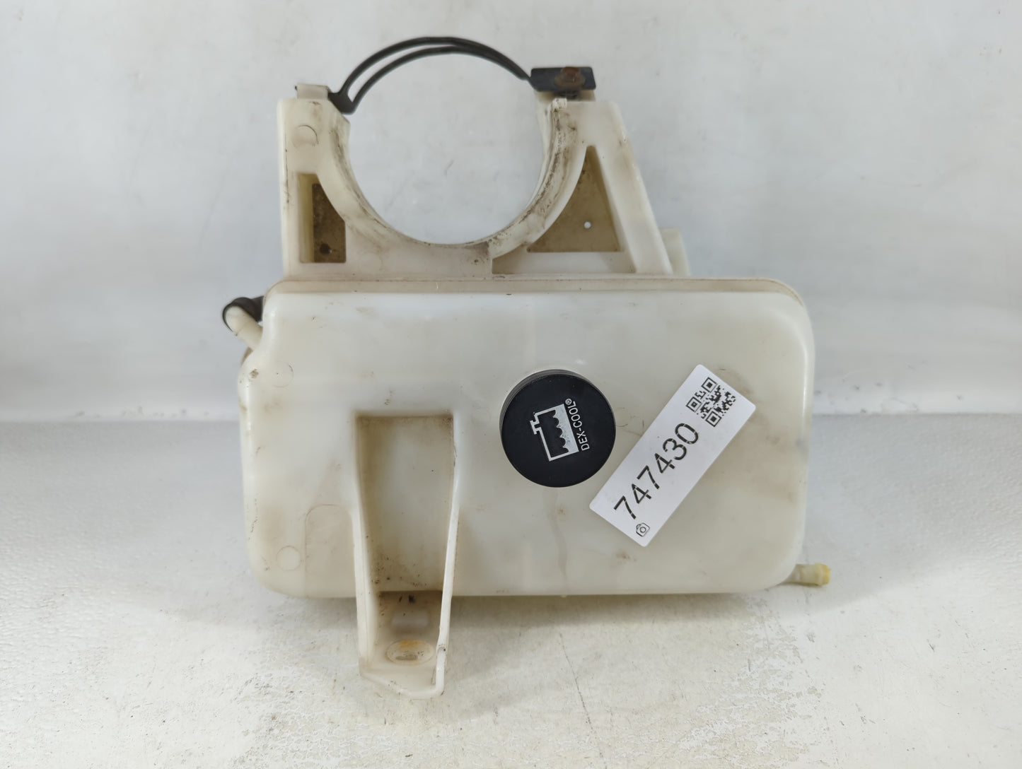 2002-2006 Gmc Envoy Xl Radiator Coolant Overflow Expansion Tank Bottle 747430 - Oemusedautoparts1.com