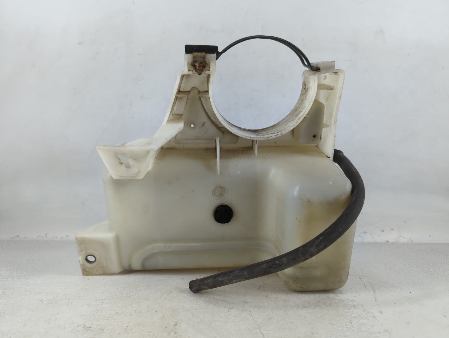 2002-2006 Gmc Envoy Xl Radiator Coolant Overflow Expansion Tank Bottle 747430 - Oemusedautoparts1.com