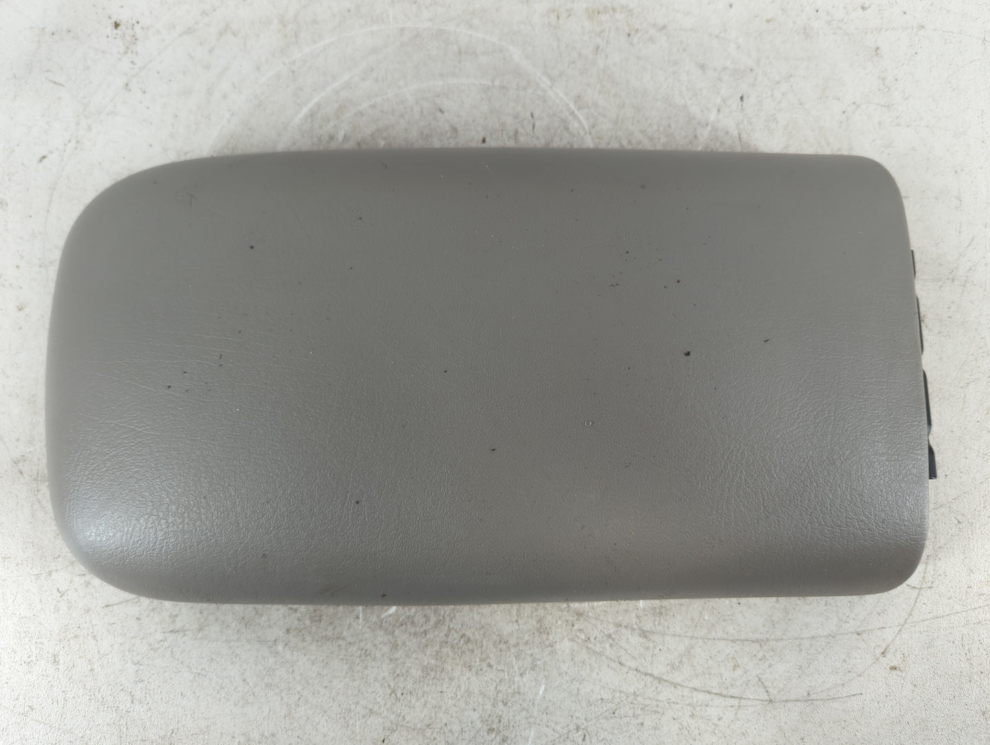 2005 Gmc Envoy Xl Center Console Armrest Cover Lid Fits OEM Used Auto Parts - Oemusedautoparts1.com