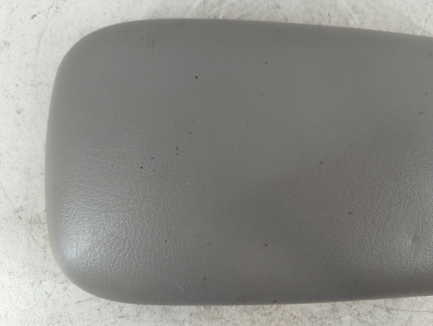 2005 Gmc Envoy Xl Center Console Armrest Cover Lid Fits OEM Used Auto Parts - Oemusedautoparts1.com
