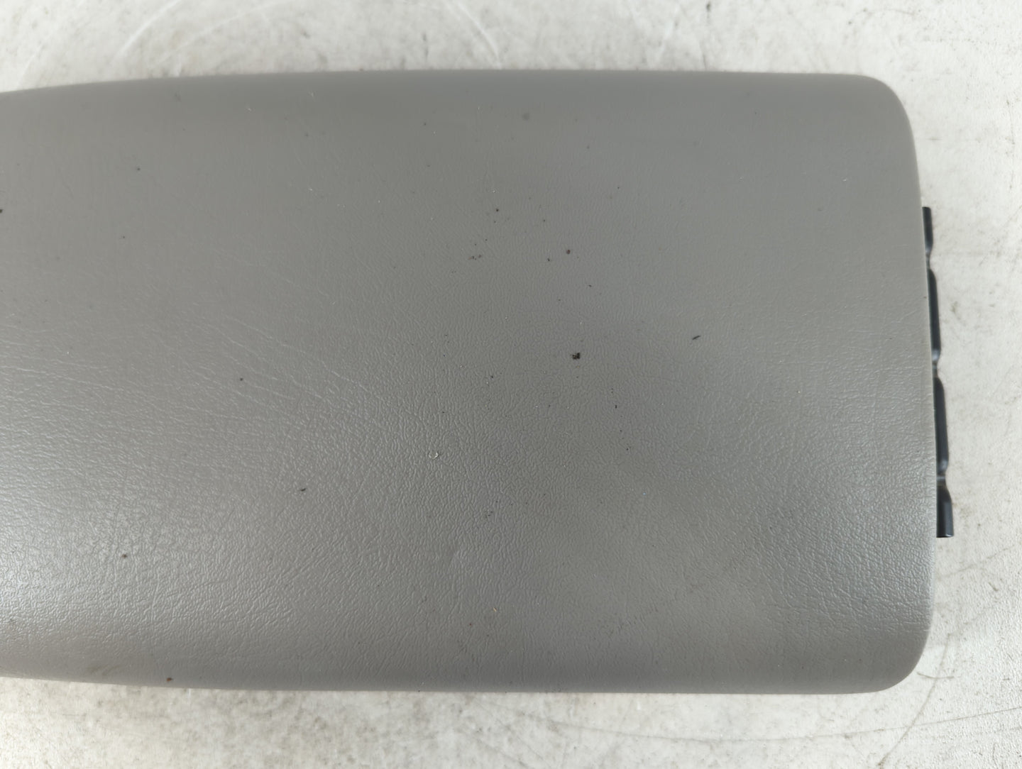 2005 Gmc Envoy Xl Center Console Armrest Cover Lid Fits OEM Used Auto Parts - Oemusedautoparts1.com