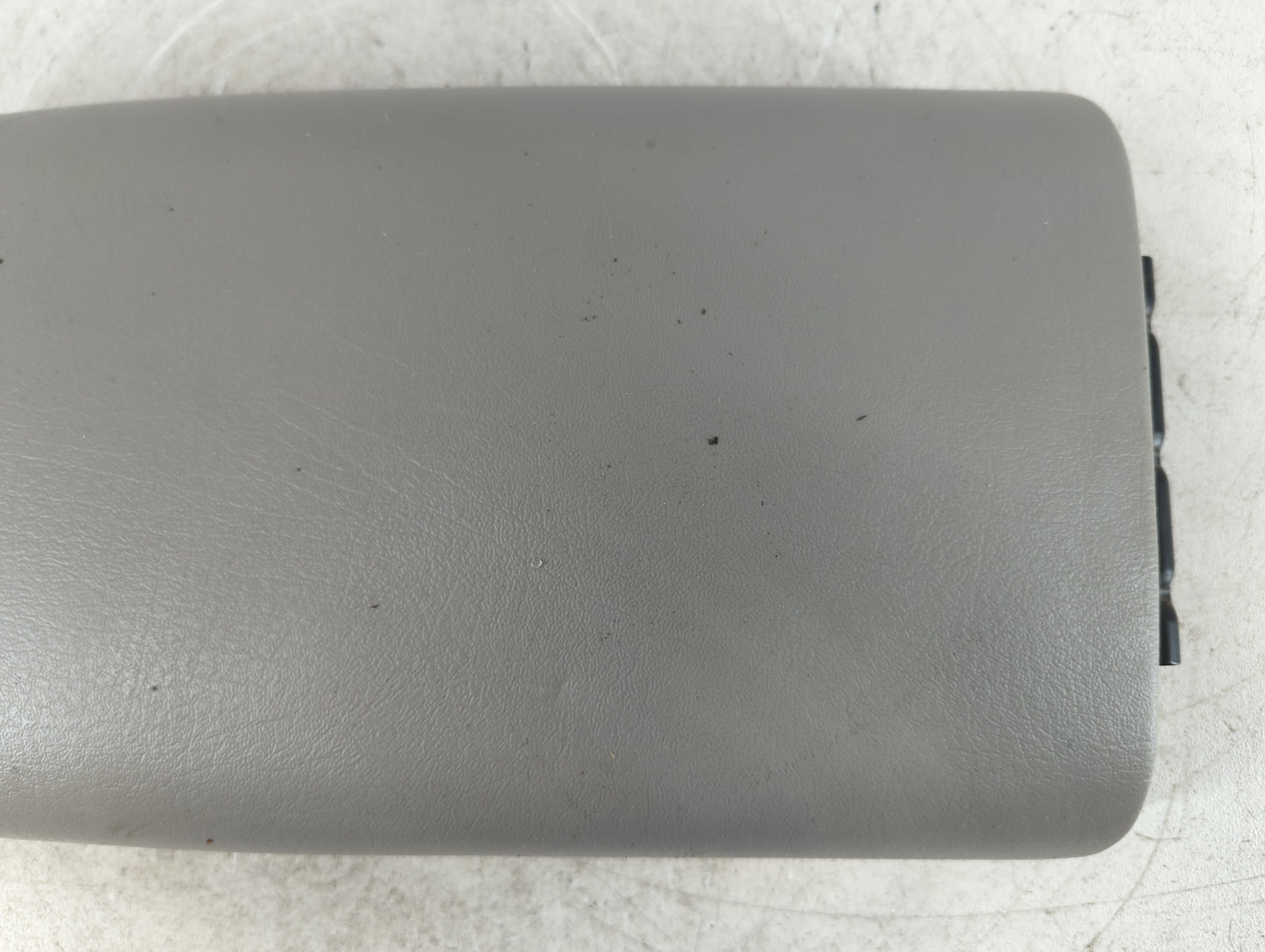 2005 Gmc Envoy Xl Center Console Armrest Cover Lid Fits OEM Used Auto Parts - Oemusedautoparts1.com