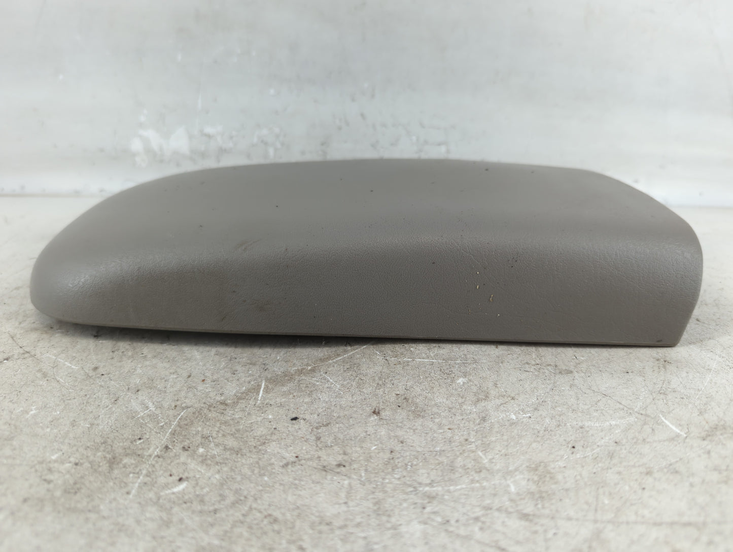 2005 Gmc Envoy Xl Center Console Armrest Cover Lid Fits OEM Used Auto Parts - Oemusedautoparts1.com