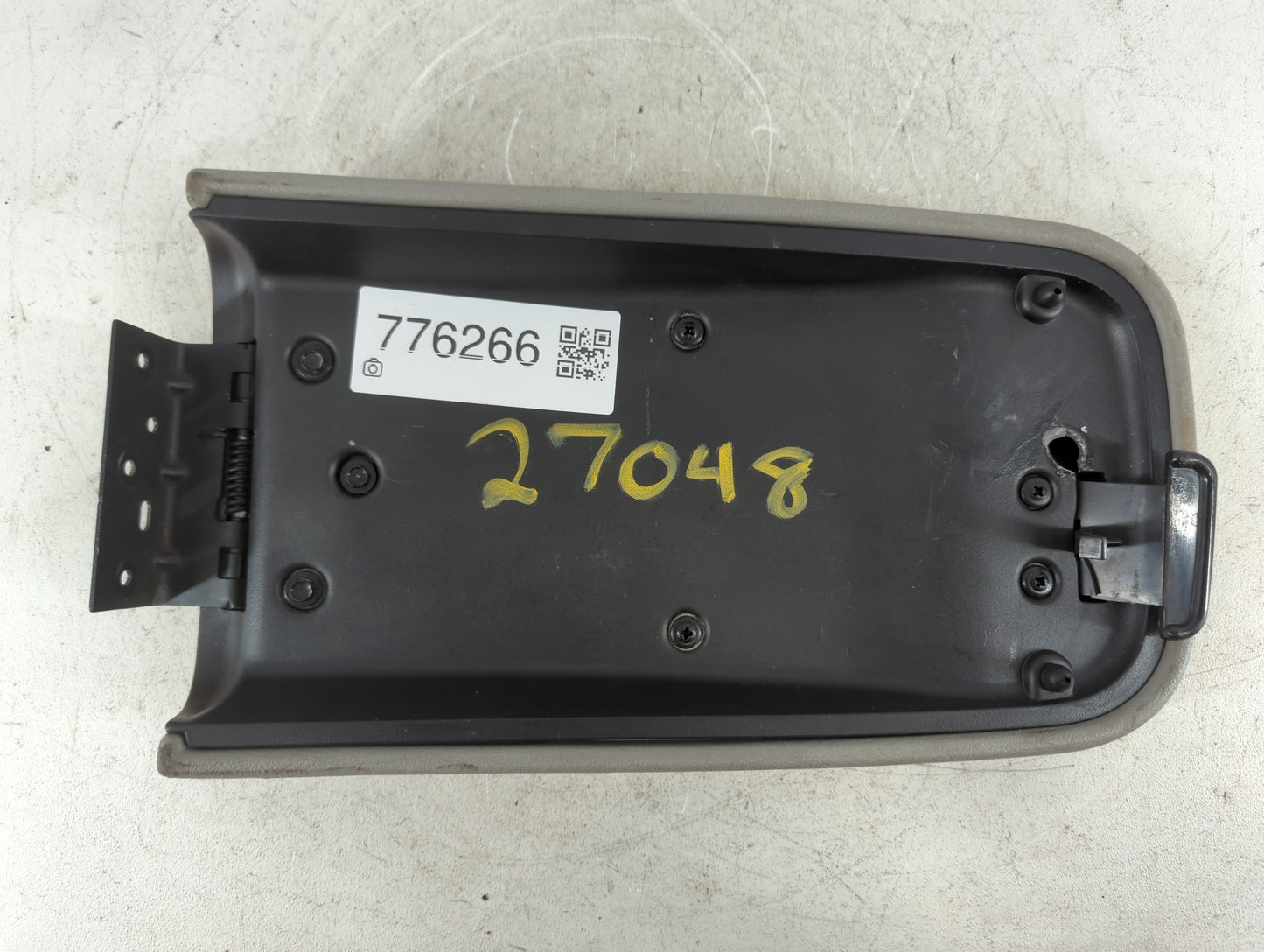 2005 Gmc Envoy Xl Center Console Armrest Cover Lid Fits OEM Used Auto Parts - Oemusedautoparts1.com