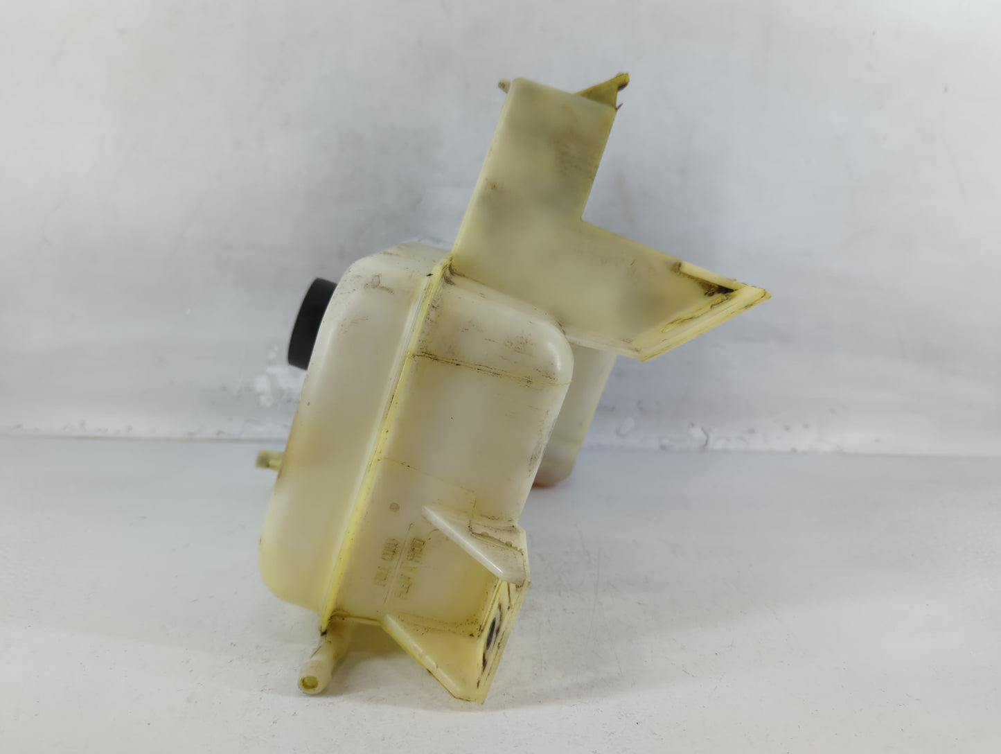 2002-2006 Gmc Envoy Xl Radiator Coolant Overflow Expansion Tank Bottle - Oemusedautoparts1.com