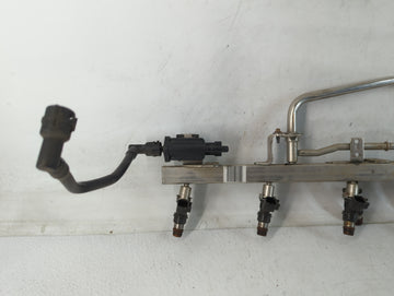 2005 Gmc Envoy Xl Fuel Injectors P/N:12587390 Fits OEM Used Auto Parts
