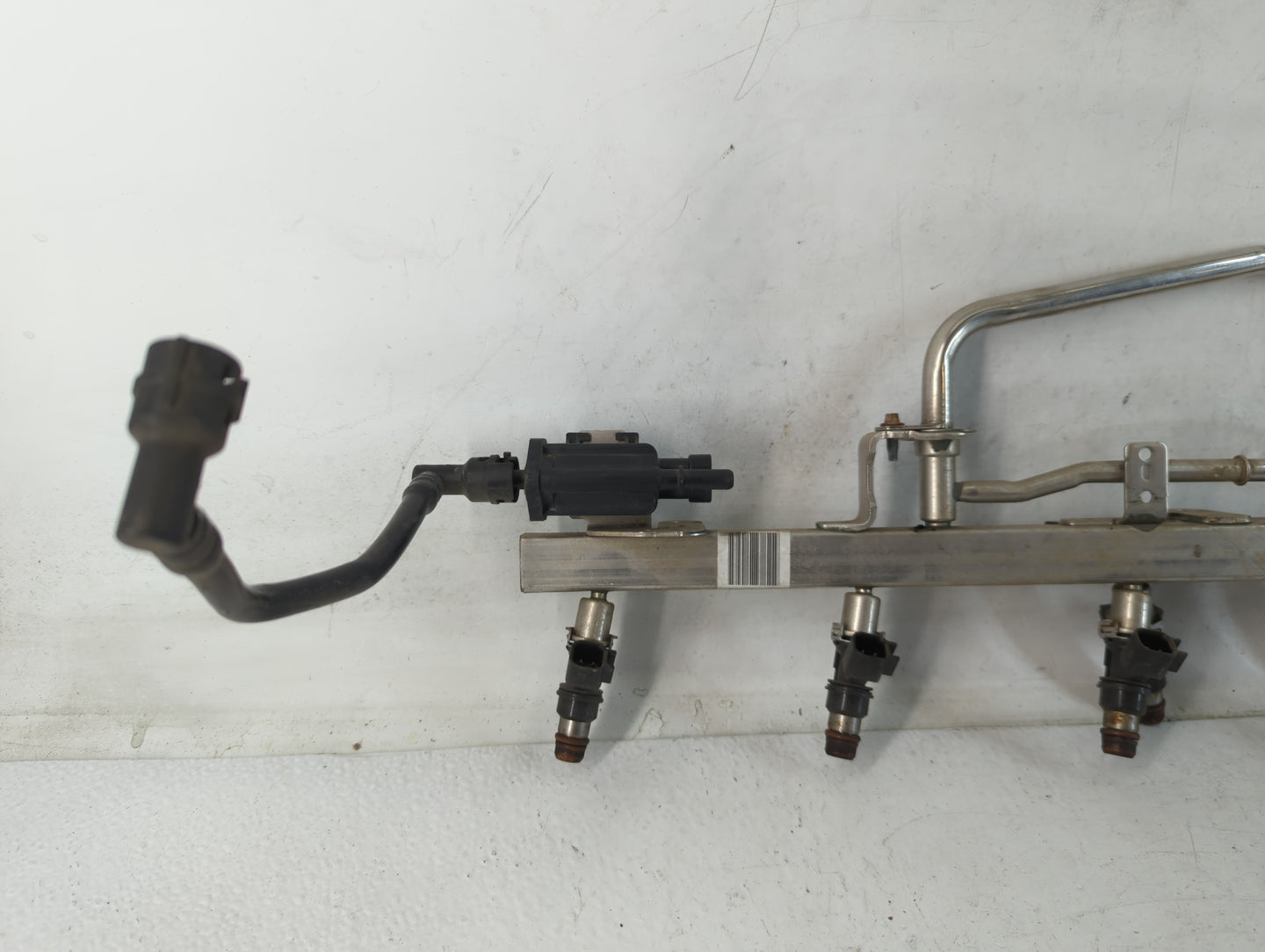 2005 Gmc Envoy Xl Fuel Injectors P/N:12587390 Fits OEM Used Auto Parts - Oemusedautoparts1.com