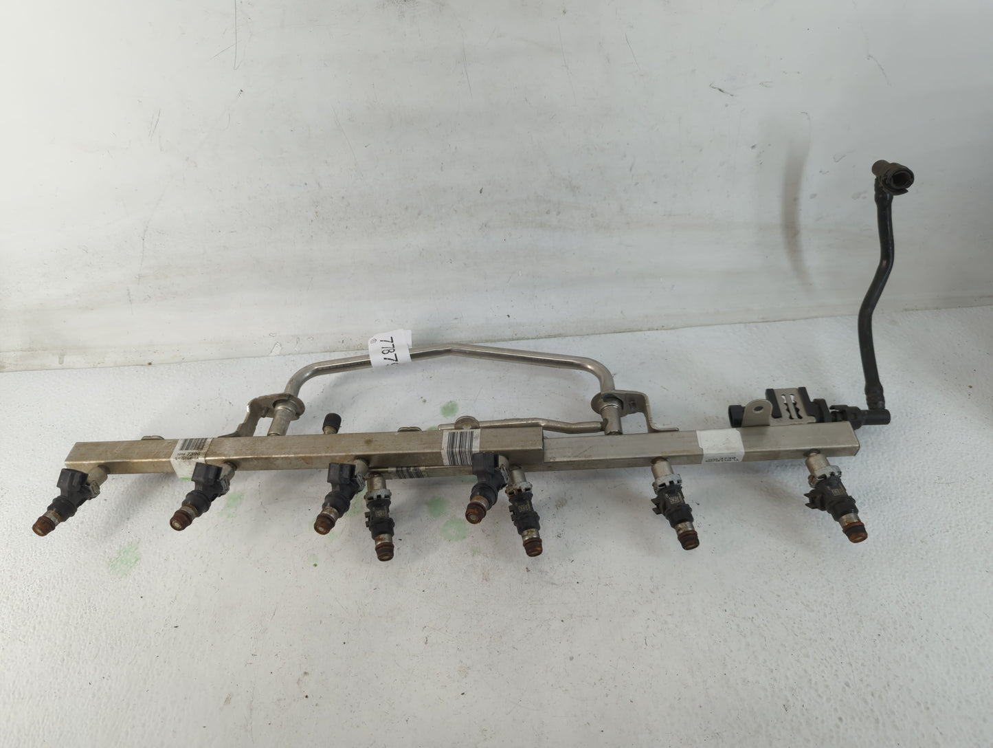 2005 Gmc Envoy Xl Fuel Injectors P/N:12587390 Fits OEM Used Auto Parts - Oemusedautoparts1.com