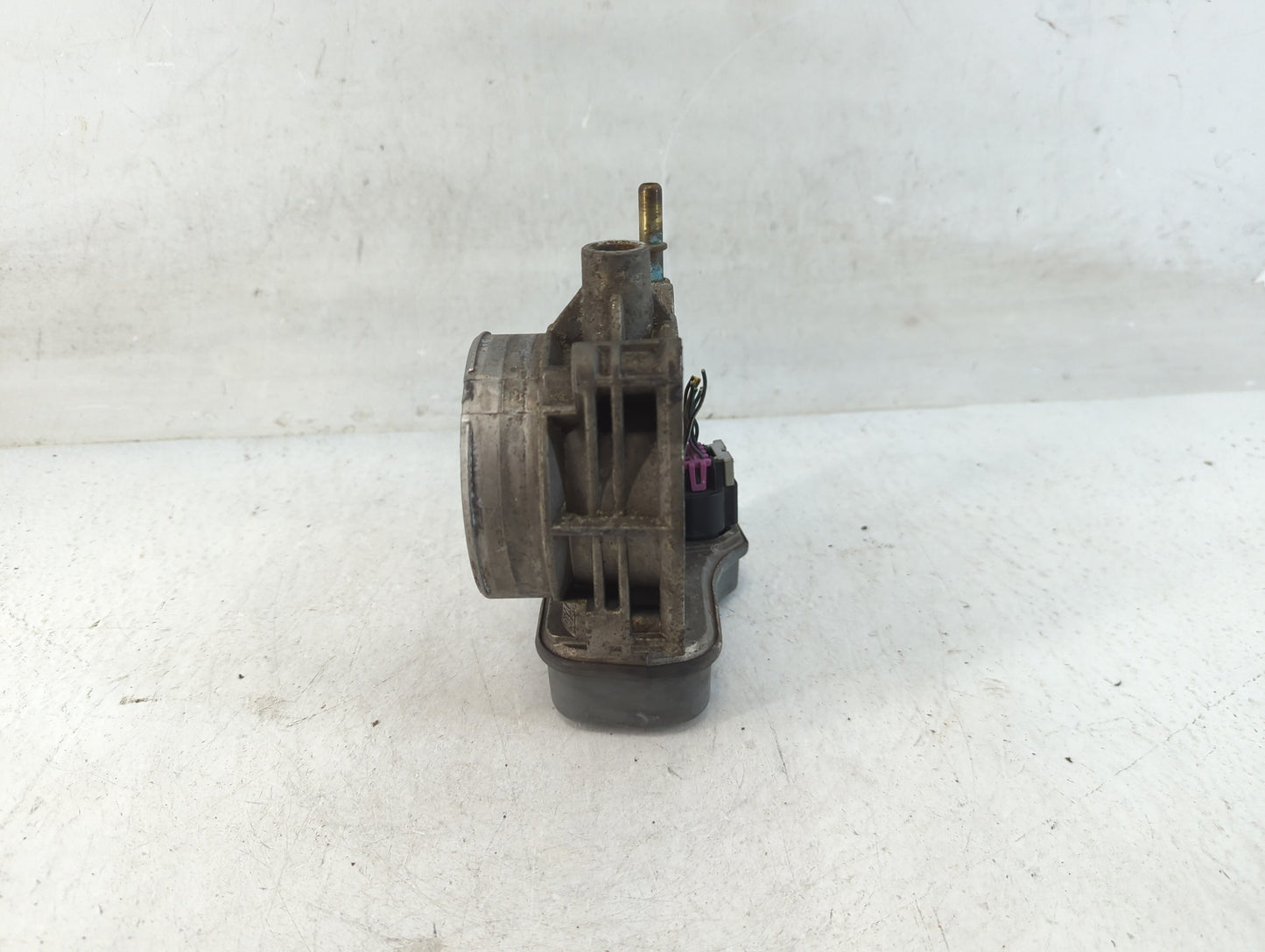 2003-2006 Gmc Envoy Xl Throttle Body P/N:183 04F 2787 Fits Fits 2003 2004 2005 2006 2007 OEM Used Auto Parts - Oemusedautopa