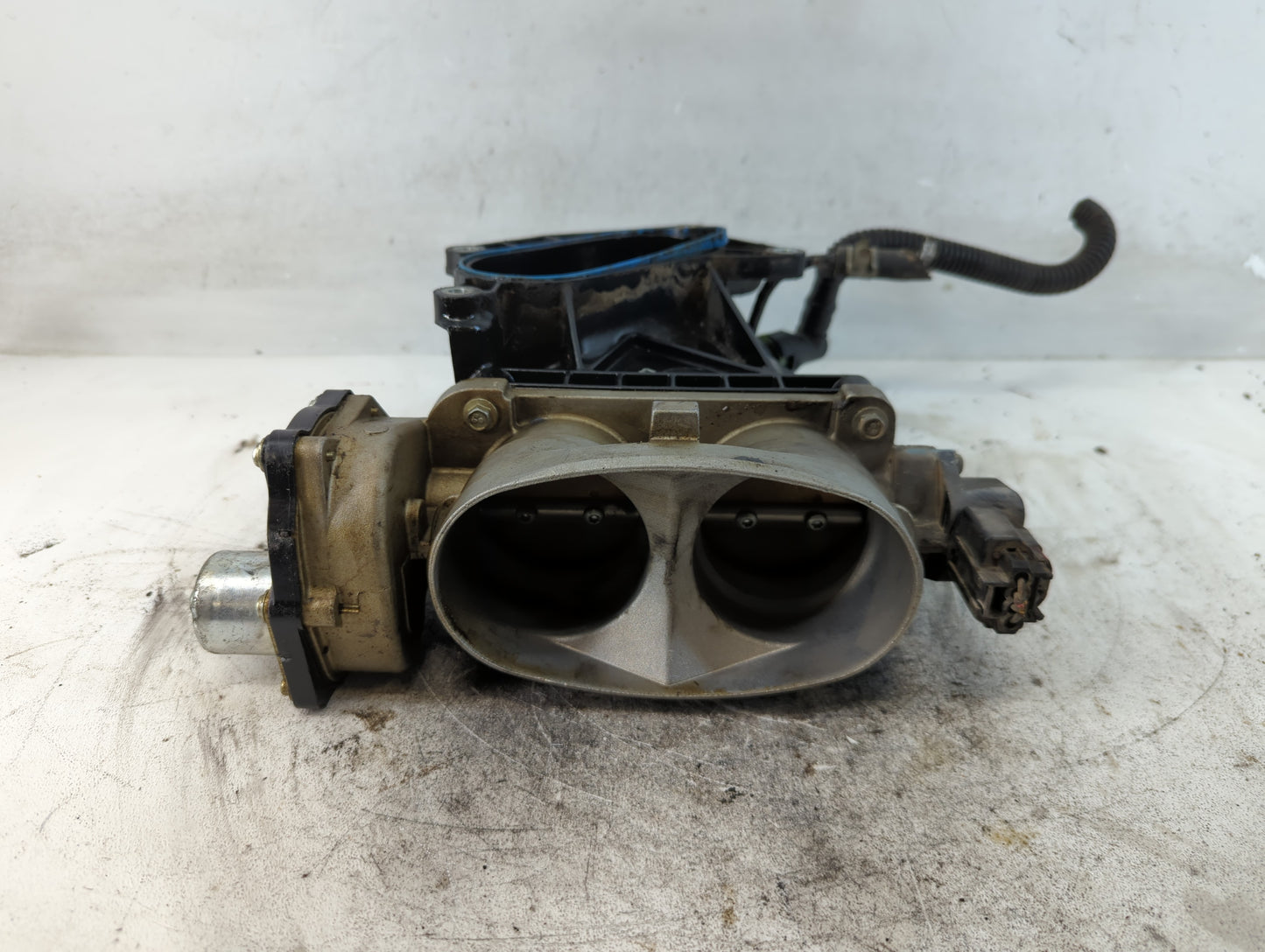 2005 Gmc F350 Throttle Body P/N:0631730 03 5C3E-BA Fits OEM Used Auto Parts - Oemusedautoparts1.com