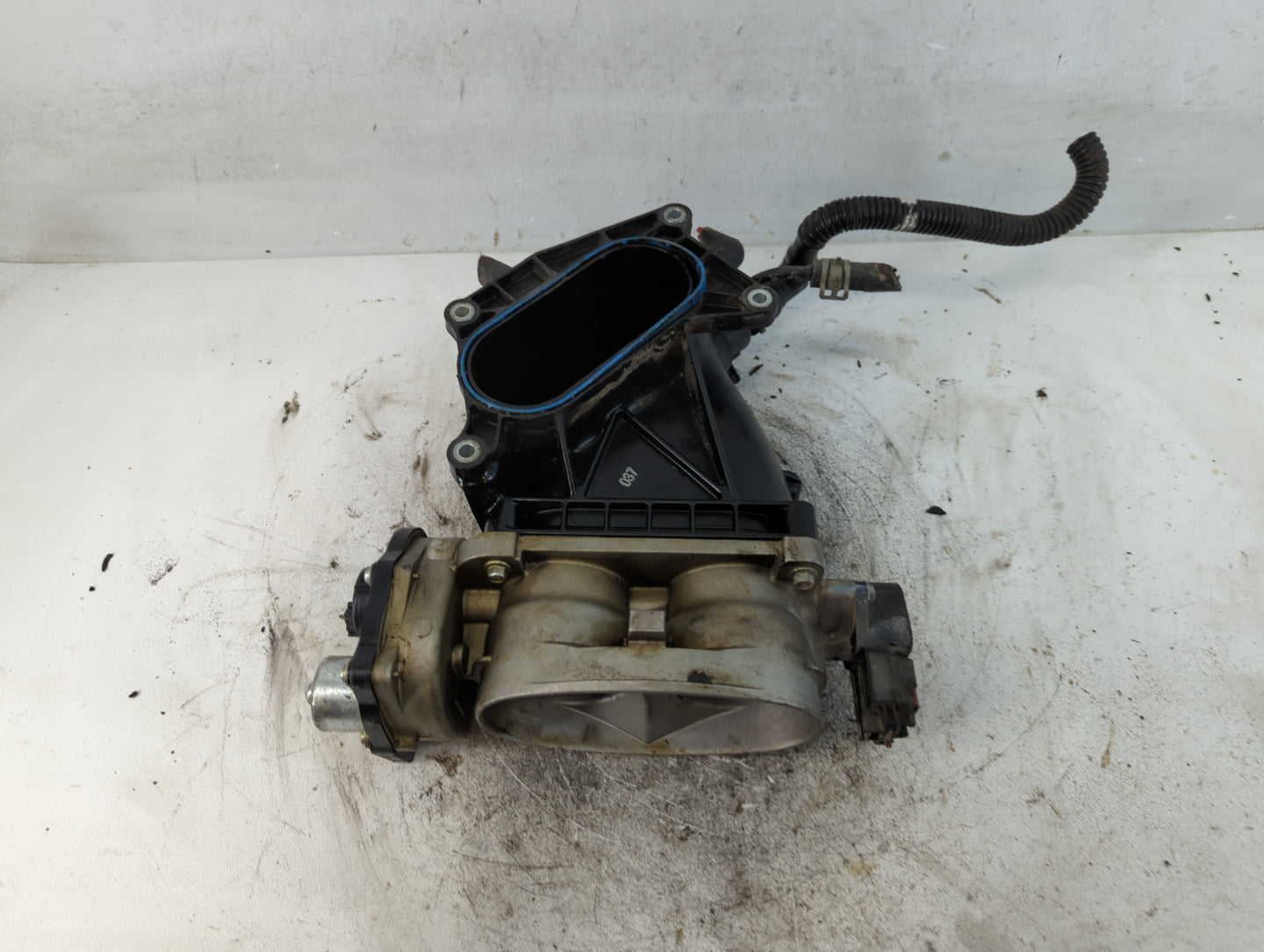 2005 Gmc F350 Throttle Body P/N:0631730 03 5C3E-BA Fits OEM Used Auto Parts - Oemusedautoparts1.com