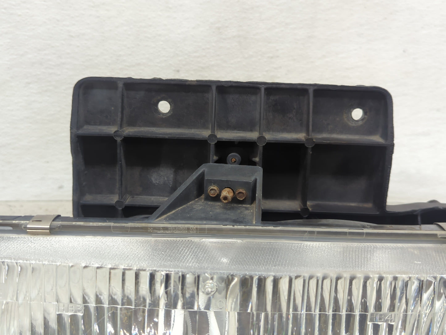 1995-2005 Gmc Safari Driver Left Oem Head Light Headlight Lamp - Oemusedautoparts1.com