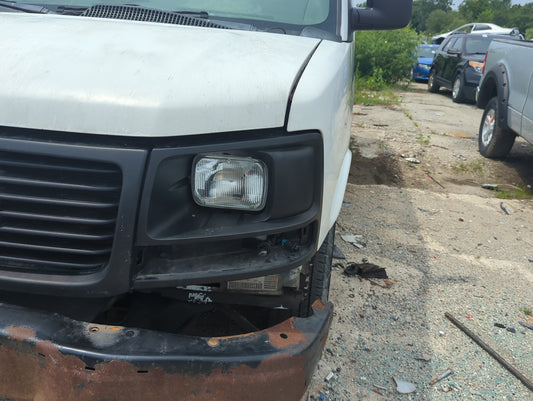 1996-2017 Gmc Savana 2500 Driver Left Oem Head Light Headlight Lamp - Oemusedautoparts1.com