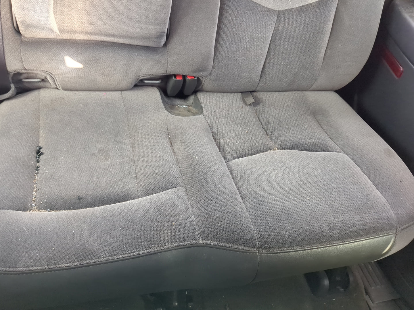 2005 Gmc Sierra 1500 Rear Seat Oem - Oemusedautoparts1.com