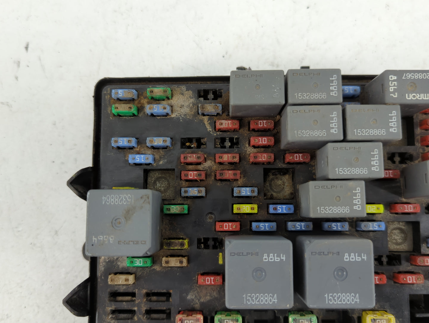 2003-2005 Gmc Sierra 1500 Fusebox Fuse Box Panel Relay Module P/N:15115615-02 Fits Fits 2003 2004 2005 2006 OEM Used Auto Pa