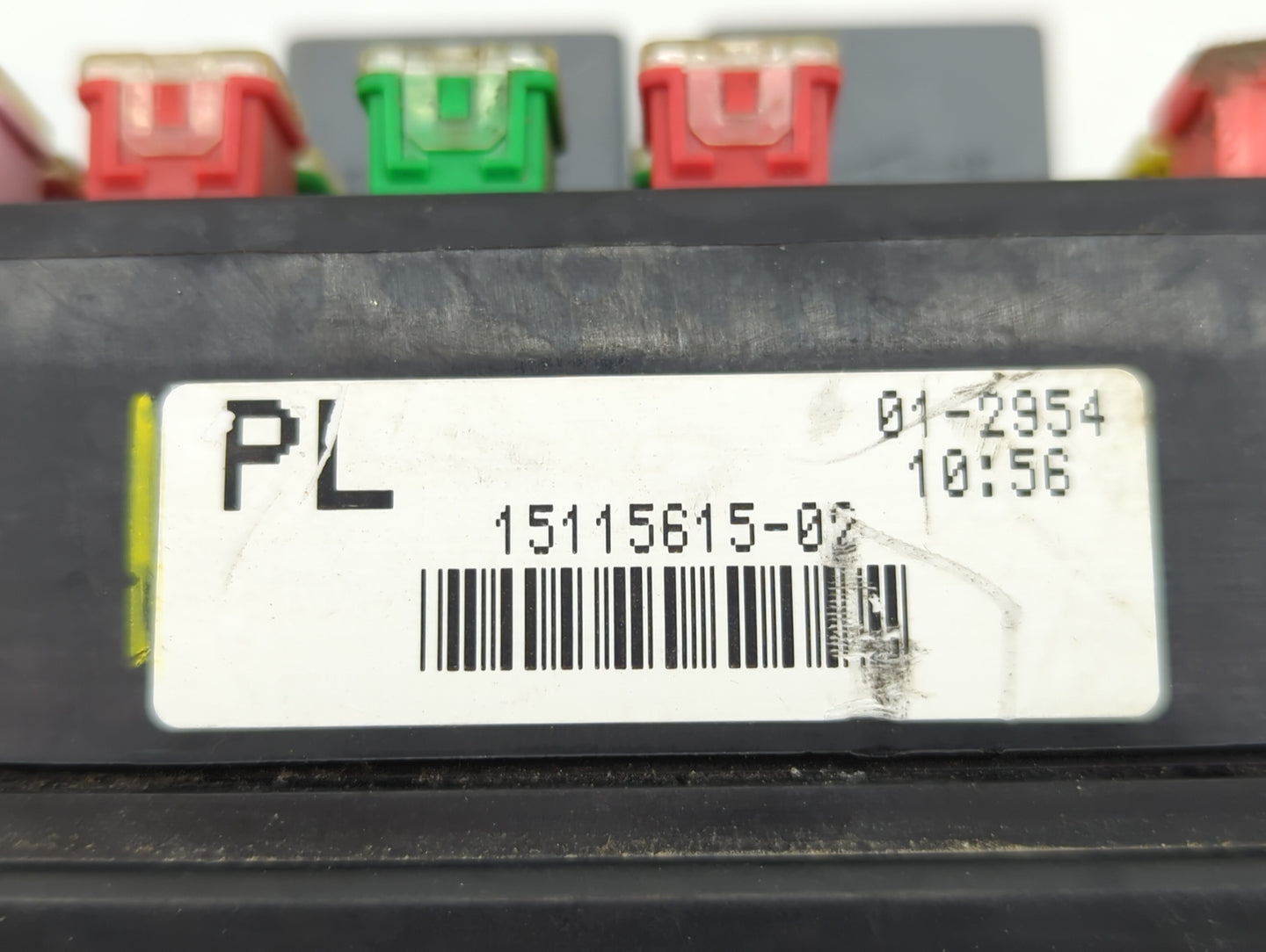 2003-2005 Gmc Sierra 1500 Fusebox Fuse Box Panel Relay Module P/N:15115615-02 Fits Fits 2003 2004 2005 2006 OEM Used Auto Pa