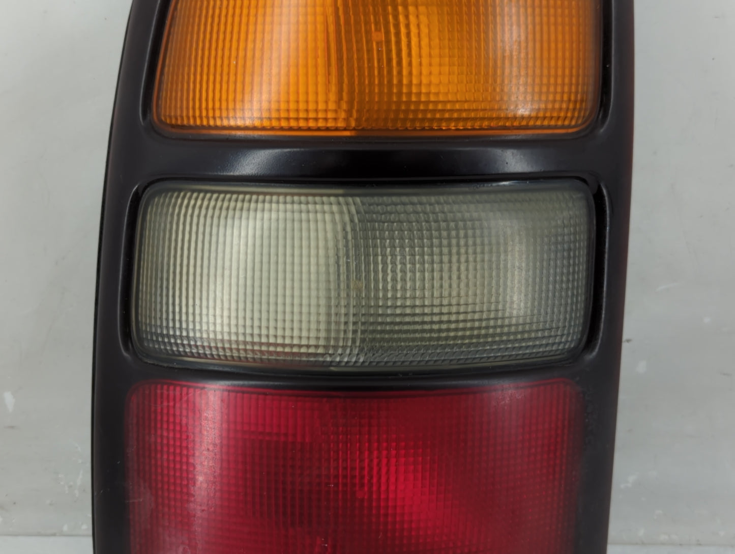 2004-2006 Gmc Yukon Tail Light Assembly Driver Left OEM P/N:15224181 Fits Fits 2004 2005 2006 OEM Used Auto Parts - Oemuseda