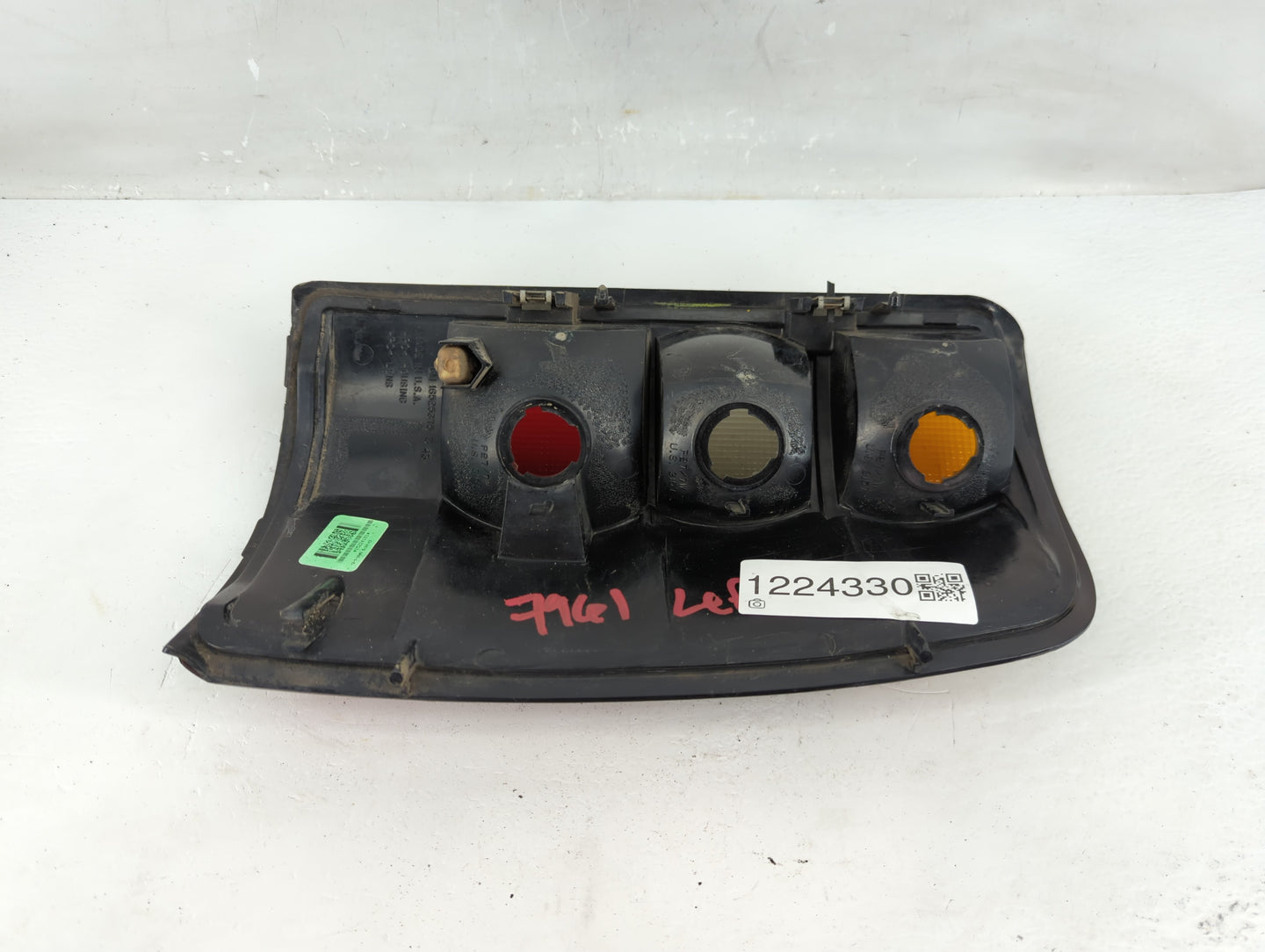 2004-2006 Gmc Yukon Tail Light Assembly Driver Left OEM P/N:15224181 Fits Fits 2004 2005 2006 OEM Used Auto Parts - Oemuseda