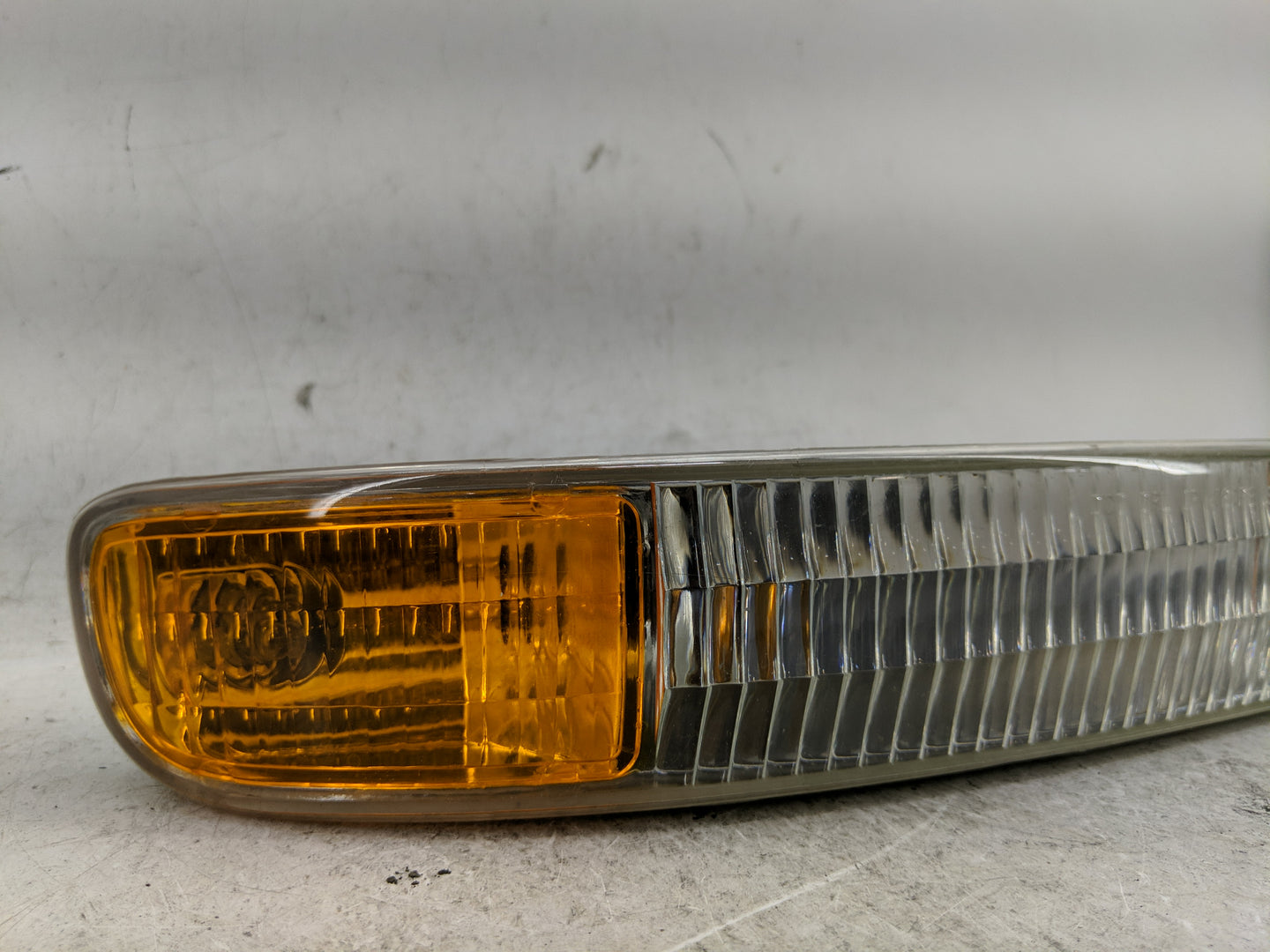 2000-2006 Gmc Yukon Passenger Right Oem Front Light Lamp - Oemusedautoparts1.com