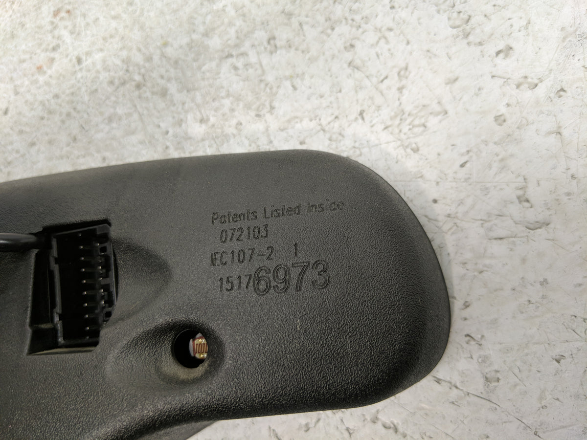2005 Gmc Yukon Interior Rear View Mirror Replacement OEM P/N:15176973 Fits OEM Used Auto Parts - Oemusedautoparts1.com