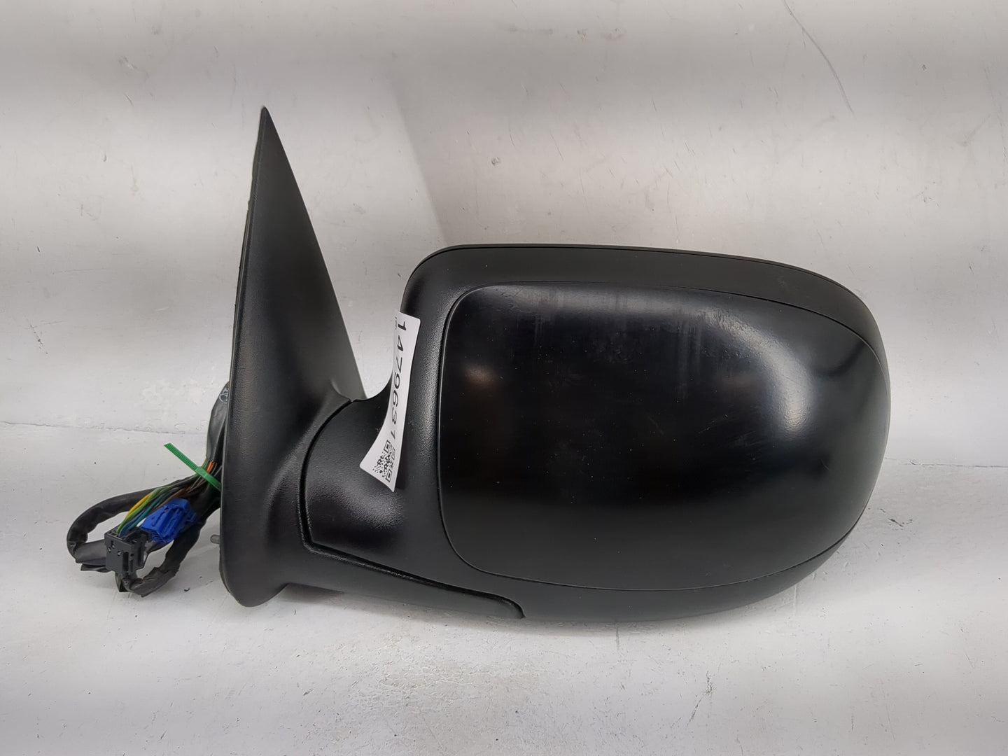 2003-2006 Gmc Yukon Driver Side View Mirror - Left Door Mirror OEM Used - Oemusedautoparts1.com