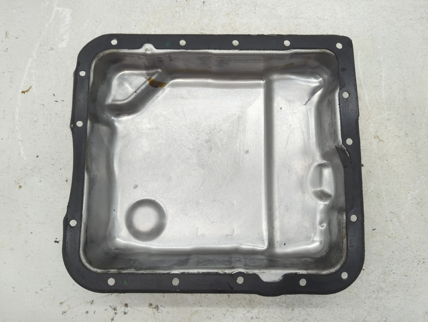 2000-2006 Gmc Yukon Xl Engine Oil Pan Fits Fits 1999 2000 2001 2002 2003 2004 2005 2006 2007 OEM Used Auto Parts - Oemusedau