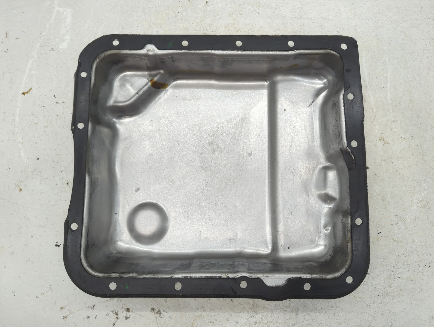 2000-2006 Gmc Yukon Xl Engine Oil Pan Fits Fits 1999 2000 2001 2002 2003 2004 2005 2006 2007 OEM Used Auto Parts - Oemusedau