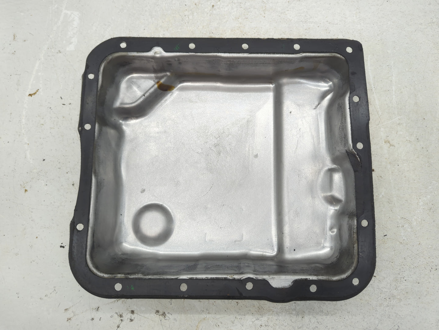 2000-2006 Gmc Yukon Xl Engine Oil Pan Fits Fits 1999 2000 2001 2002 2003 2004 2005 2006 2007 OEM Used Auto Parts - Oemusedau