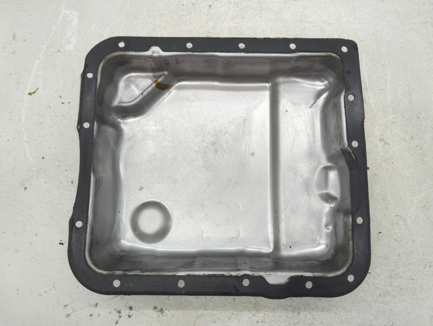 2000-2006 Gmc Yukon Xl Engine Oil Pan Fits Fits 1999 2000 2001 2002 2003 2004 2005 2006 2007 OEM Used Auto Parts - Oemusedau