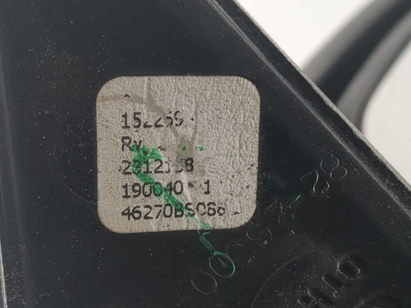 2003-2005 Gmc Yukon Xl 1500 Passenger Side View Mirror - Right Door Mirror OEM Used - Oemusedautoparts1.com