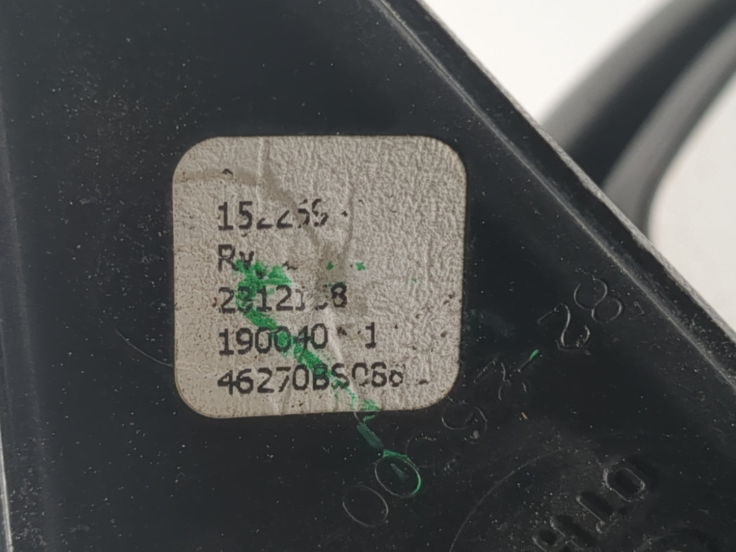 2003-2005 Gmc Yukon Xl 1500 Passenger Side View Mirror - Right Door Mirror OEM Used - Oemusedautoparts1.com