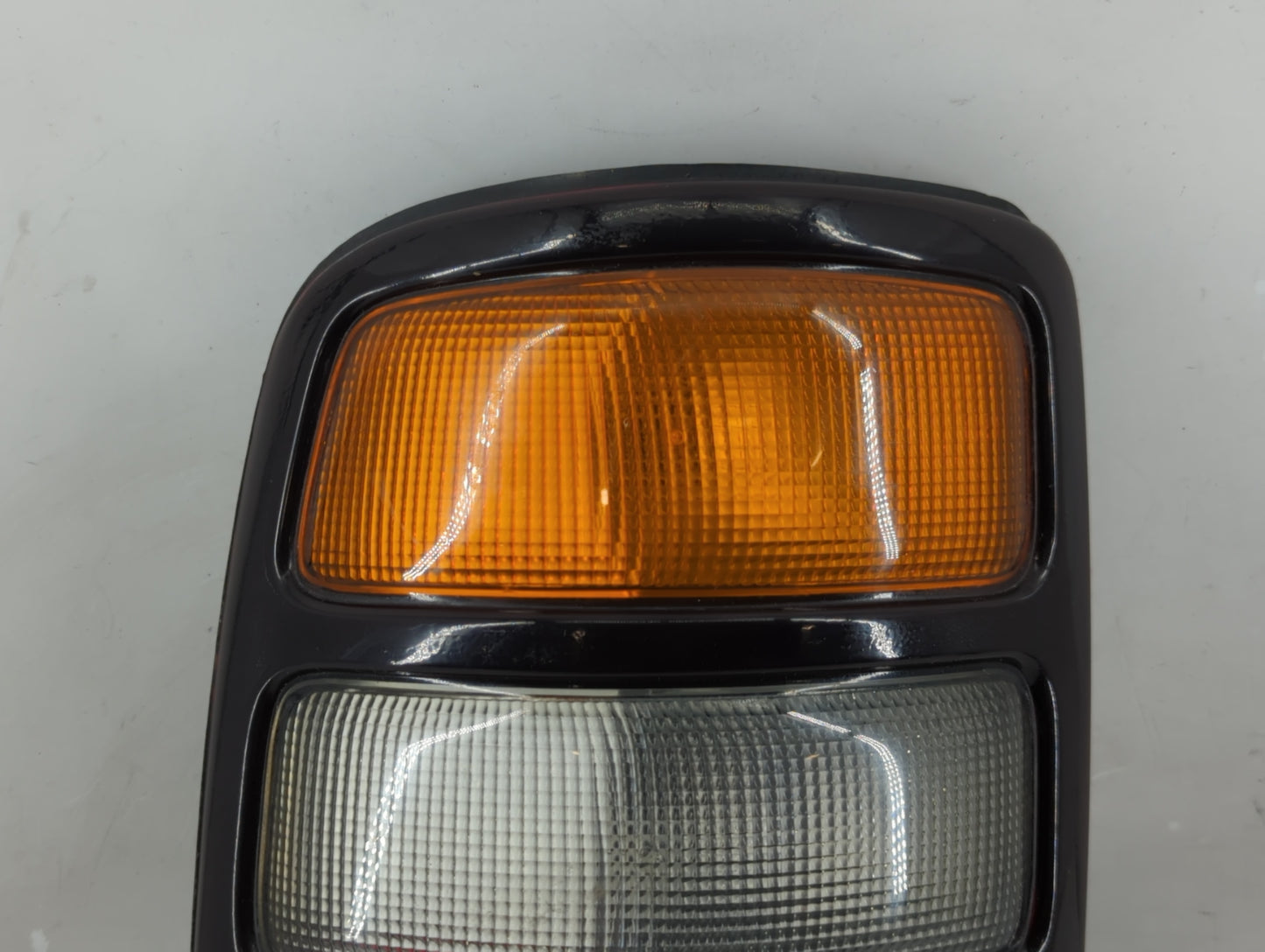 2004-2006 Gmc Yukon Xl 1500 Tail Light Assembly Driver Left OEM P/N:16525375 A Fits Fits 2004 2005 2006 OEM Used Auto Parts 
