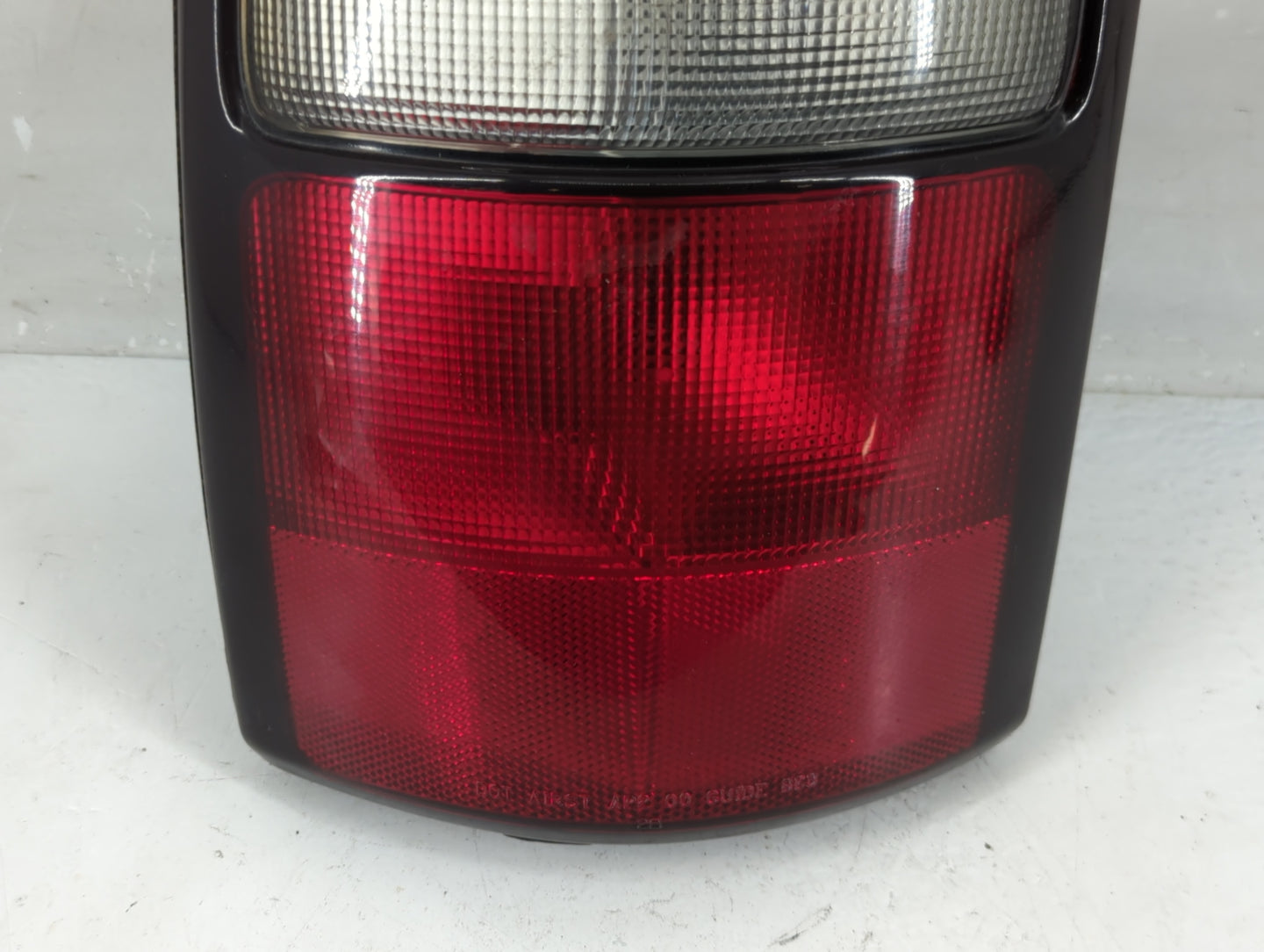 2004-2006 Gmc Yukon Xl 1500 Tail Light Assembly Driver Left OEM P/N:16525375 A Fits Fits 2004 2005 2006 OEM Used Auto Parts 
