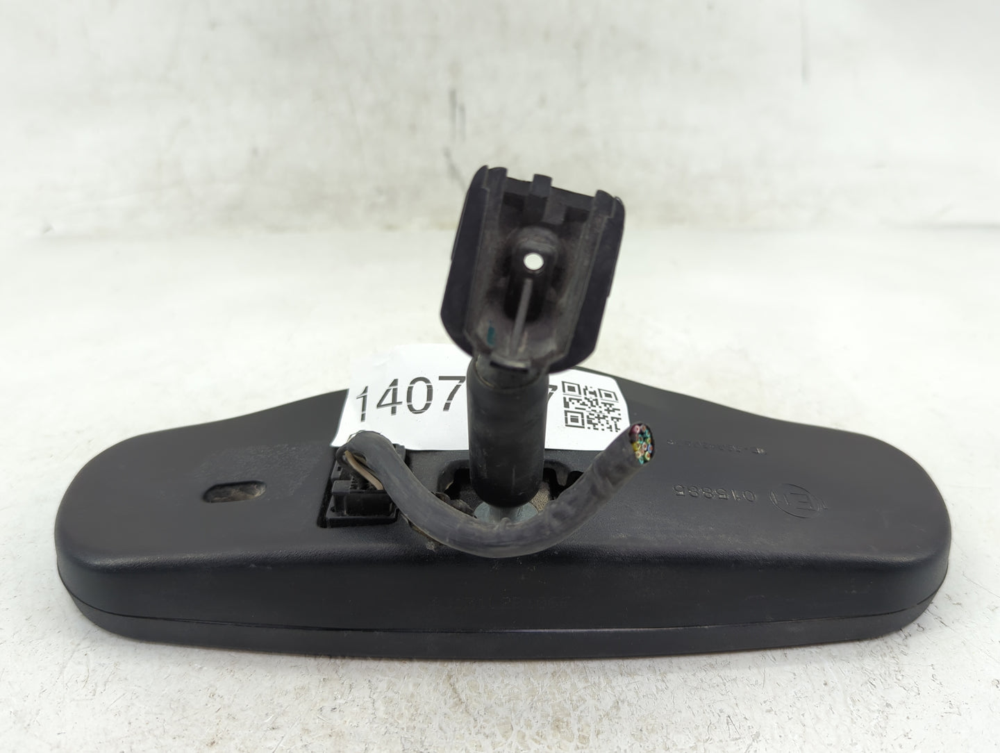 2005 Gmc Yukon Xl 1500 Interior Rear View Mirror Replacement OEM P/N:E11015885 Fits OEM Used Auto Parts - Oemusedautoparts1.