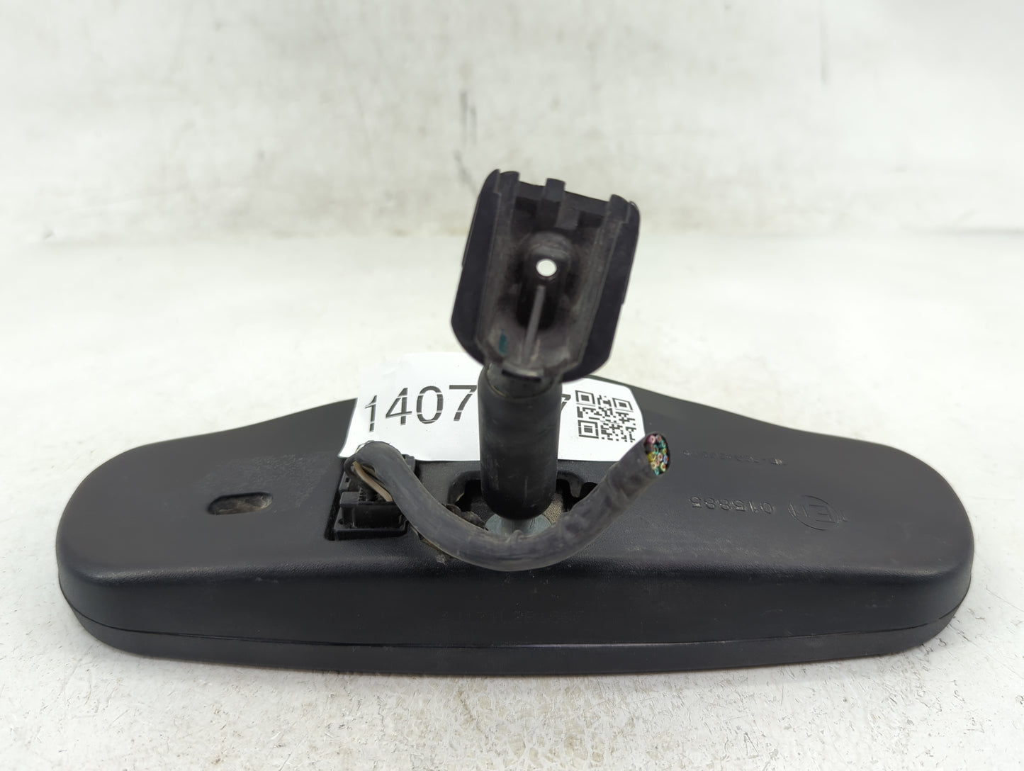 2005 Gmc Yukon Xl 1500 Interior Rear View Mirror Replacement OEM P/N:E11015885 Fits OEM Used Auto Parts - Oemusedautoparts1.