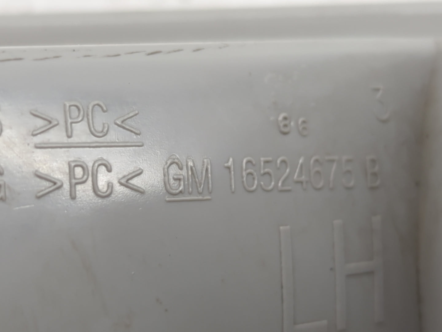 2000-2006 Gmc Yukon Xl 1500 Driver Left Oem Head Light Headlight Lamp - Oemusedautoparts1.com
