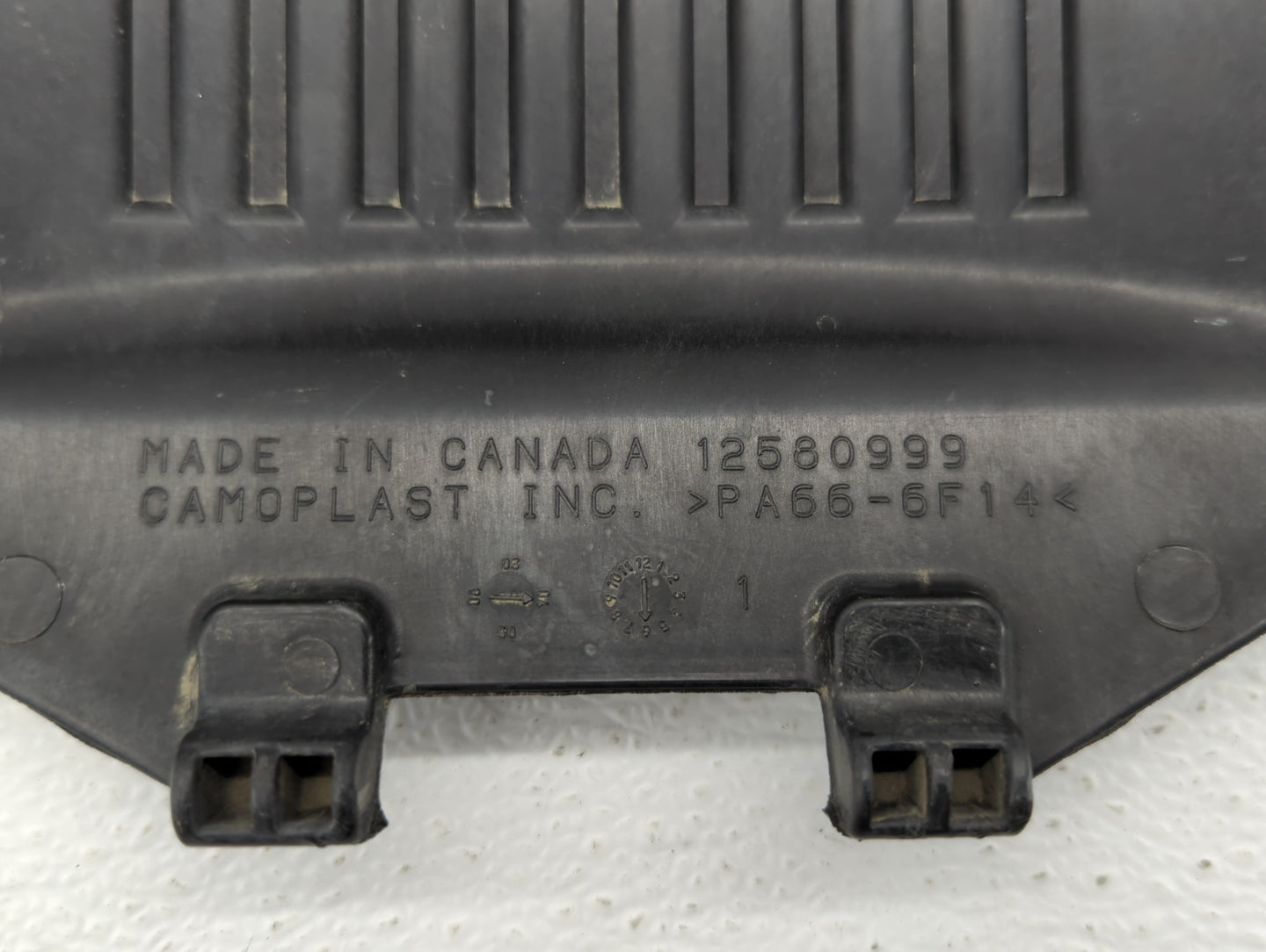 2005 Gmc Yukon Xl 1500 Engine Cover - Oemusedautoparts1.com